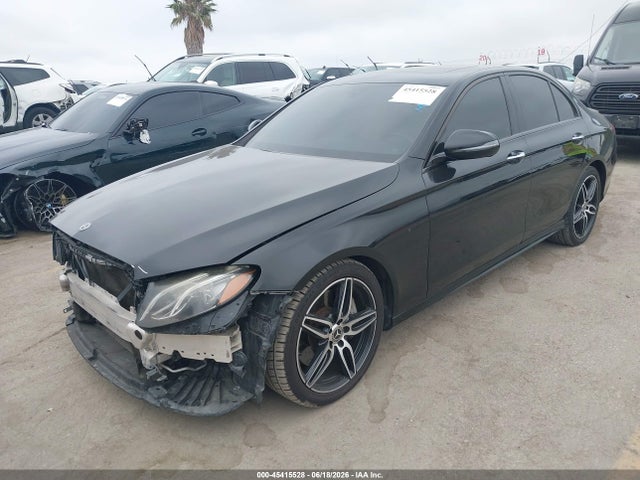 Mercedes-Benz E 300 2019 WDDZF4JB1KA629928 Image 2