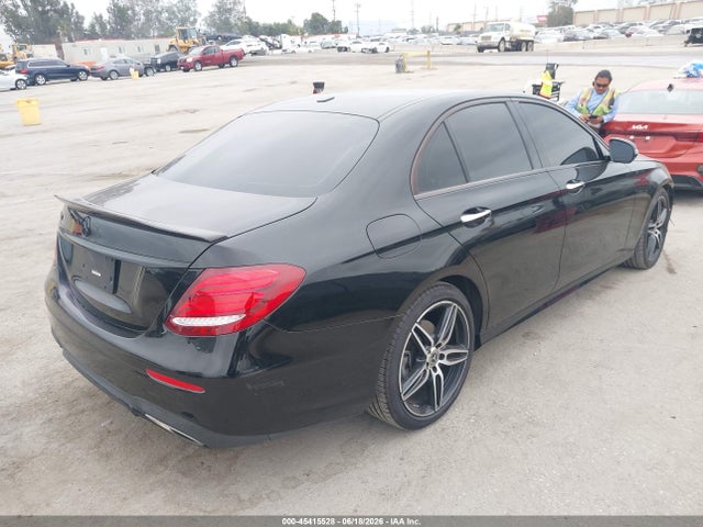 Mercedes-Benz E 300 2019 WDDZF4JB1KA629928 Image 4