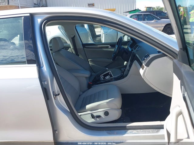2017 Volkswagen Passat 1.8t Sel Premium მანქანა იყიდება აუქციონზე, vin: 1VWCT7A37HC045613, აუქციონის ნომერი: 45415701
