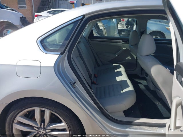 2017 Volkswagen Passat 1.8t Sel Premium მანქანა იყიდება აუქციონზე, vin: 1VWCT7A37HC045613, აუქციონის ნომერი: 45415701