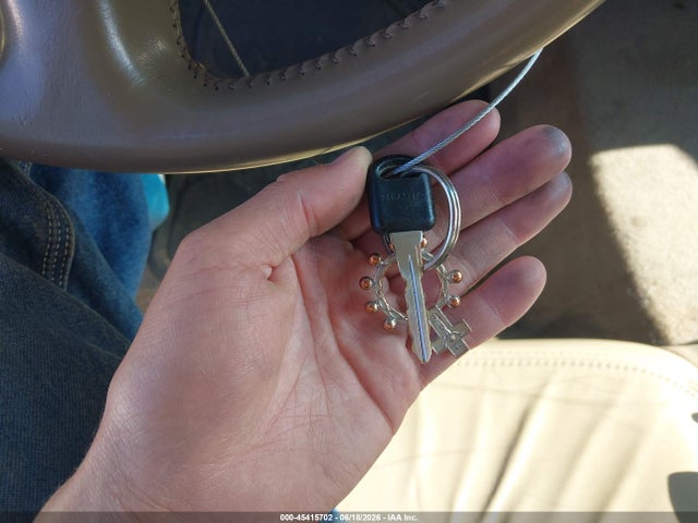45415702 :رقم المزاد ، 1G4CW54KX44134335 vin ، 2004 Buick Park Avenue مزاد بيع