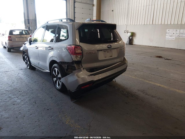 Subaru Forester 2.5i Premium 2017 JF2SJAEC9HH561620 Image 3