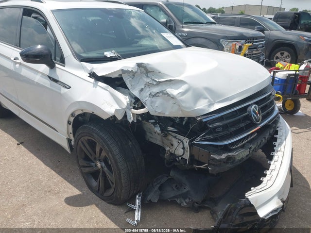 Продажа на аукционе авто 2023 Volkswagen Tiguan 2.0t Se R-line Black, vin: 3VVCB7AX4PM139150, номер лота: 45415758