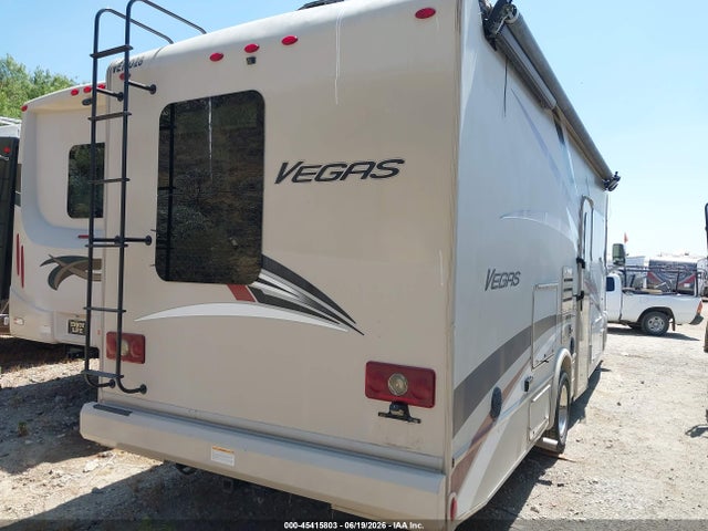 Ford E-450 Stripped 2017 1FC4E4KS3HDC75469 Image 4