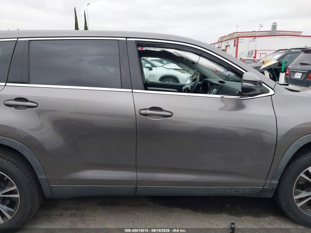 Toyota Highlander Le 2019 5TDZARFH6KS056594 Image 13