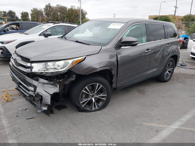 Toyota Highlander Le 2019 5TDZARFH6KS056594 Image 2