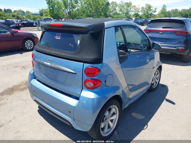 2013 Smart Fortwo Passion მანქანა იყიდება აუქციონზე, vin: WMEEK3BA9DK582702, აუქციონის ნომერი: 45415916