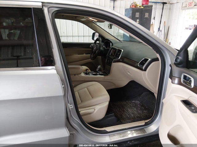 1C4RJFAG8JC161909 Jeep Grand Cherokee Laredo E 4x4