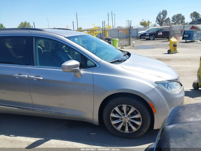 2017 2C4RC1BG9HR540527 main image