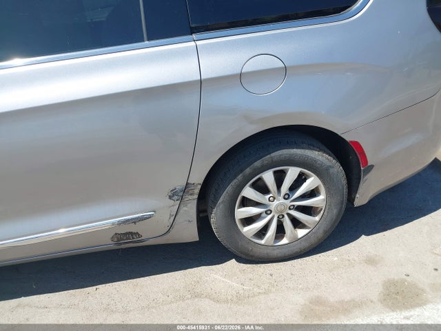 Chrysler Pacifica Touring-l 2017 2C4RC1BG9HR540527 Image 6