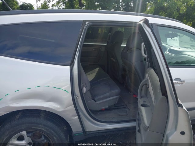Chevrolet Traverse Ls 2017 1GNKRFED8HJ220058 Image 8