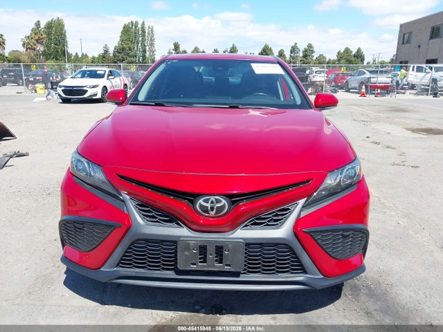 45415948 :رقم المزاد ، 4T1T11AK9MU430832 vin ، 2021 Toyota Camry Se مزاد بيع