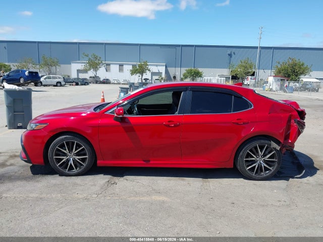 45415948 :رقم المزاد ، 4T1T11AK9MU430832 vin ، 2021 Toyota Camry Se مزاد بيع