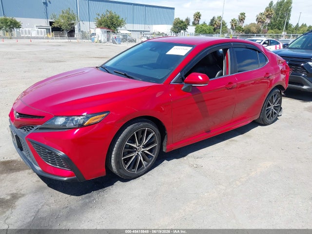 45415948 :رقم المزاد ، 4T1T11AK9MU430832 vin ، 2021 Toyota Camry Se مزاد بيع
