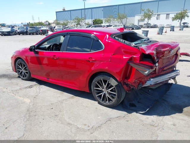 45415948 :رقم المزاد ، 4T1T11AK9MU430832 vin ، 2021 Toyota Camry Se مزاد بيع
