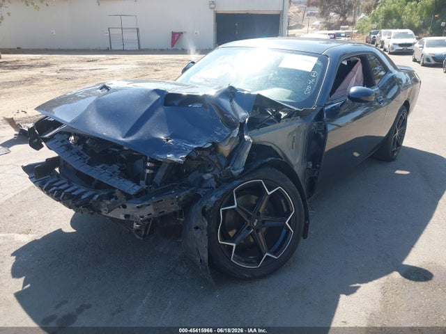 Dodge Challenger Sxt 2018 2C3CDZAG1JH245876 Image 2