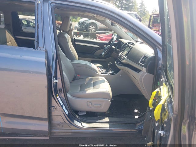5TDJZRFH1JS817942 Toyota Highlander Xle
