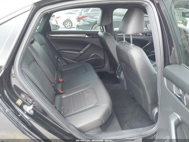 1VWMA7A38NC000976 Volkswagen Passat 2.0t R-line