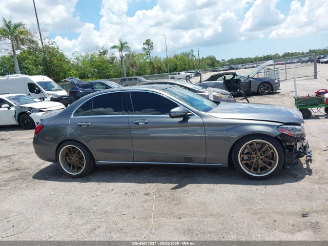 45417237 :رقم المزاد ، 55SWF8EB4KU285435 vin ، 2019 Mercedes-benz C 300 4matic مزاد بيع