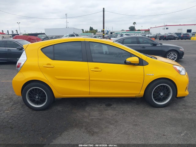Toyota Prius C Four 2014 JTDKDTB33E1080465 Image 13