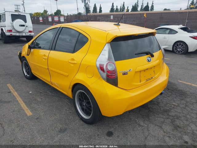 Toyota Prius C Four 2014 JTDKDTB33E1080465 Image 3