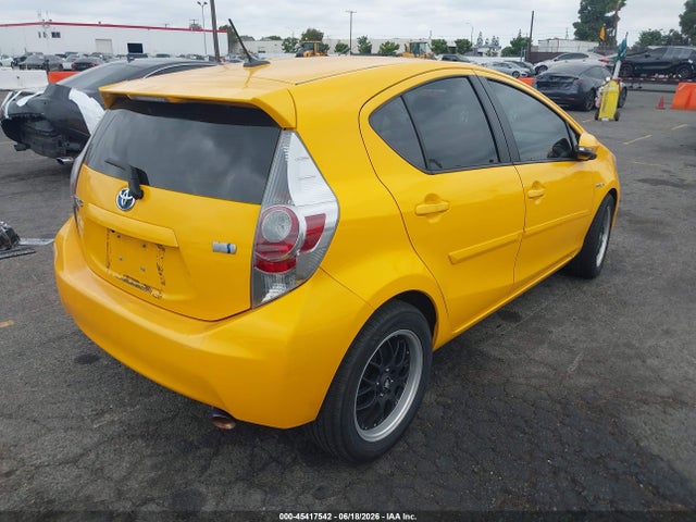 Toyota Prius C Four 2014 JTDKDTB33E1080465 Image 4