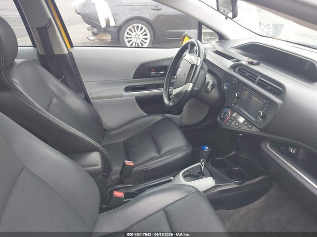 Toyota Prius C Four 2014 JTDKDTB33E1080465 Image 5