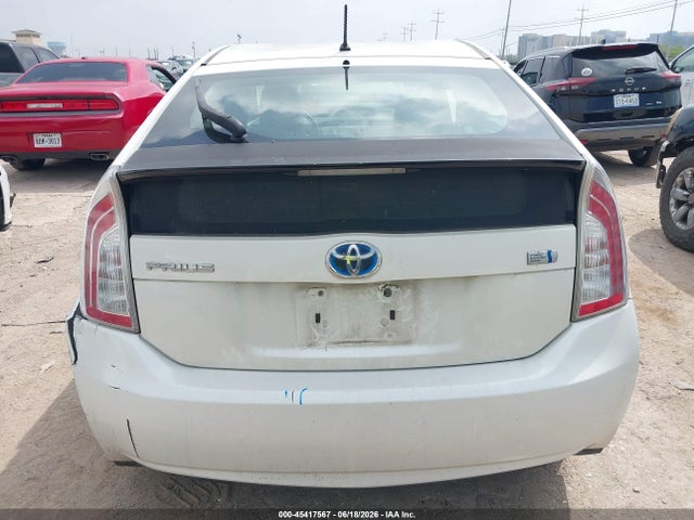 Toyota Prius Two 2014 JTDKN3DU1E1792072 Image 16