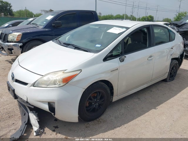 Toyota Prius Two 2014 JTDKN3DU1E1792072 Image 2