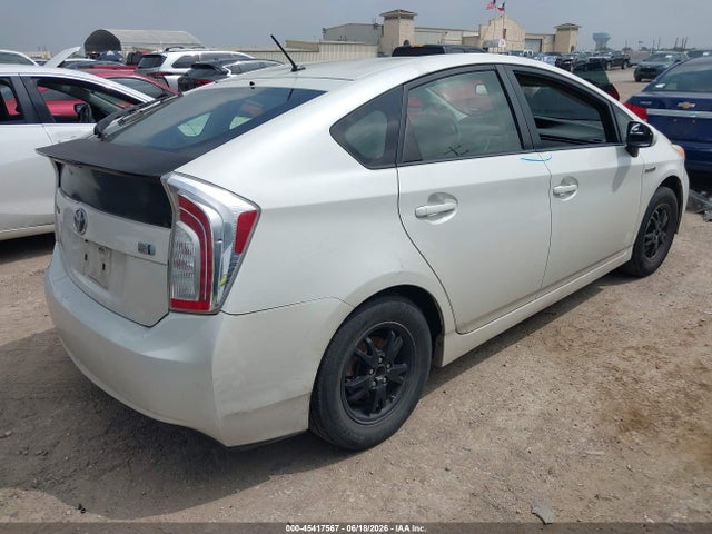 Toyota Prius Two 2014 JTDKN3DU1E1792072 Image 4