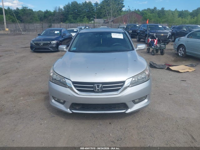 1HGCR3F9XEA022469 Honda Accord Touring