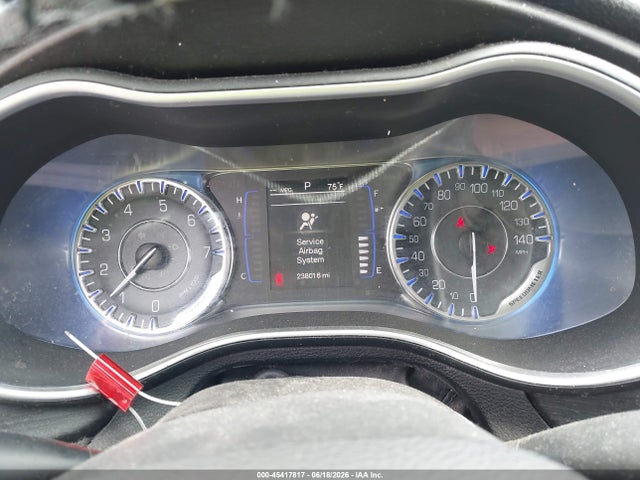 2015 Chrysler 200 Limited მანქანა იყიდება აუქციონზე, vin: 1C3CCCAB5FN675851, აუქციონის ნომერი: 45417817