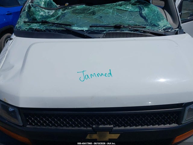 45417960 :رقم المزاد ، 1GCWGAFP5J1335752 vin ، 2018 Chevrolet Express 2500 Work Van مزاد بيع