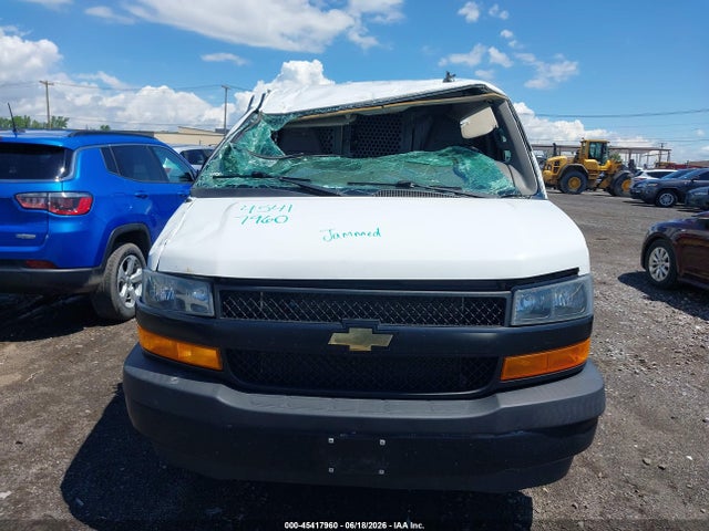 45417960 :رقم المزاد ، 1GCWGAFP5J1335752 vin ، 2018 Chevrolet Express 2500 Work Van مزاد بيع