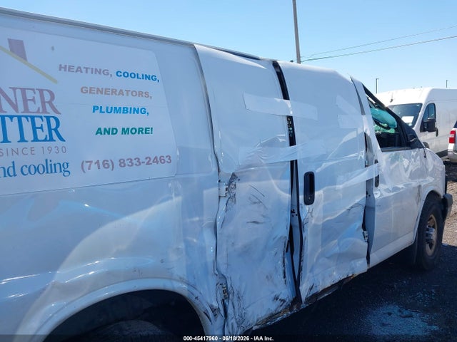 45417960 :رقم المزاد ، 1GCWGAFP5J1335752 vin ، 2018 Chevrolet Express 2500 Work Van مزاد بيع