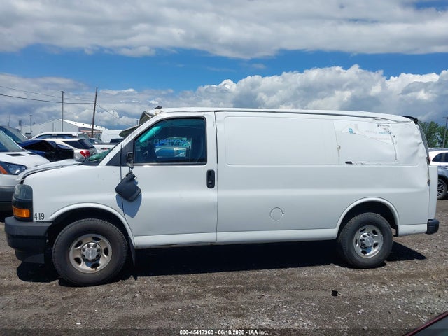 45417960 :رقم المزاد ، 1GCWGAFP5J1335752 vin ، 2018 Chevrolet Express 2500 Work Van مزاد بيع