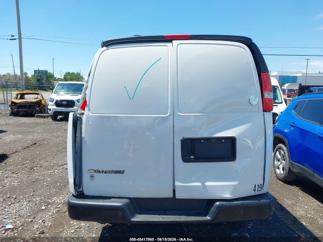 45417960 :رقم المزاد ، 1GCWGAFP5J1335752 vin ، 2018 Chevrolet Express 2500 Work Van مزاد بيع