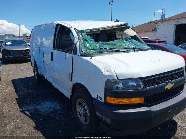 45417960 :رقم المزاد ، 1GCWGAFP5J1335752 vin ، 2018 Chevrolet Express 2500 Work Van مزاد بيع