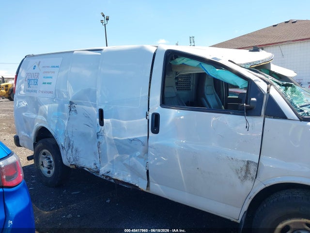 45417960 :رقم المزاد ، 1GCWGAFP5J1335752 vin ، 2018 Chevrolet Express 2500 Work Van مزاد بيع