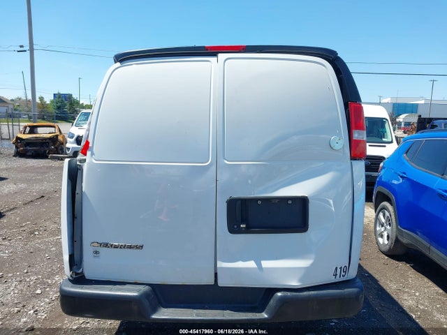 45417960 :رقم المزاد ، 1GCWGAFP5J1335752 vin ، 2018 Chevrolet Express 2500 Work Van مزاد بيع
