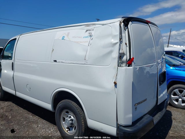 45417960 :رقم المزاد ، 1GCWGAFP5J1335752 vin ، 2018 Chevrolet Express 2500 Work Van مزاد بيع