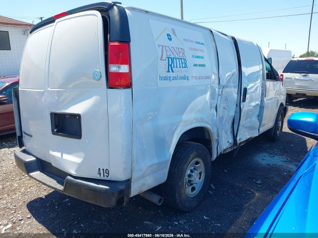 45417960 :رقم المزاد ، 1GCWGAFP5J1335752 vin ، 2018 Chevrolet Express 2500 Work Van مزاد بيع