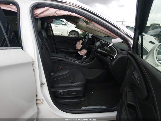 45418178 :رقم المزاد ، LRBFX1SAXJD082832 vin ، 2018 Buick Envision Essence مزاد بيع