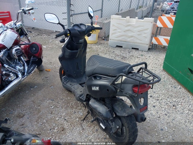 Genuine Scooter Co. Roughhouse 50 2020 RFVPMP200L1018219 Image 3