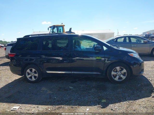 Aukcja sprzedaży 2017 Toyota Sienna Le 8 Passenger, vin: 5TDKZ3DC6HS809760, numer aukcji: 45418205