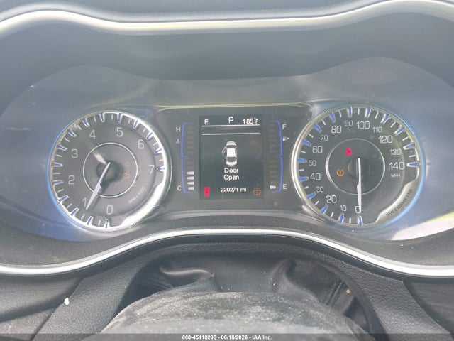 45418295 :رقم المزاد ، 1C3CCCAB6FN637545 vin ، 2015 Chrysler 200 Limited مزاد بيع