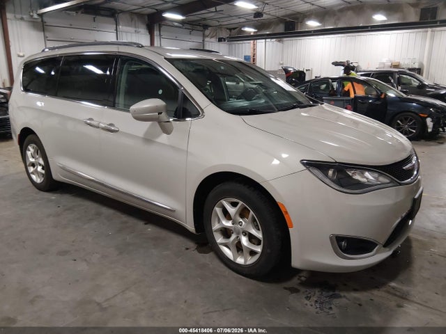 45418406 :رقم المزاد ، 2C4RC1EG3HR585569 vin ، 2017 Chrysler Pacifica Touring-l Plus مزاد بيع