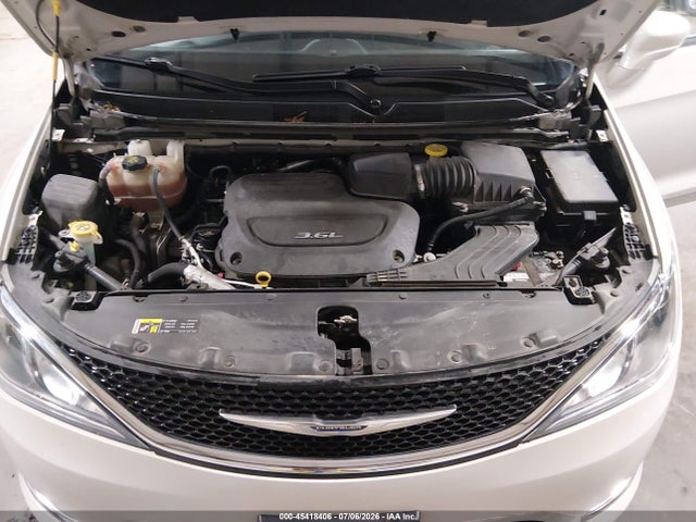 45418406 :رقم المزاد ، 2C4RC1EG3HR585569 vin ، 2017 Chrysler Pacifica Touring-l Plus مزاد بيع