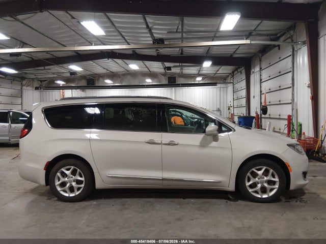45418406 :رقم المزاد ، 2C4RC1EG3HR585569 vin ، 2017 Chrysler Pacifica Touring-l Plus مزاد بيع