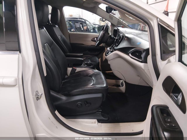 45418406 :رقم المزاد ، 2C4RC1EG3HR585569 vin ، 2017 Chrysler Pacifica Touring-l Plus مزاد بيع